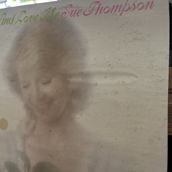 Sue Thompson ...And Love Me Vinyl LP 1974 Hickory H3G-4515 - Picture 3 of 12